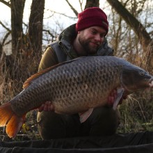 Dan a jeho první letošní kapr 20 Kg + Dan a jeho první letošní kapr 20 Kg +