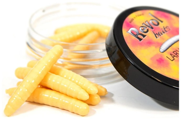 10kom - Gumeni Mamac Revol Baits Larva 50mm Sýr-Česnek