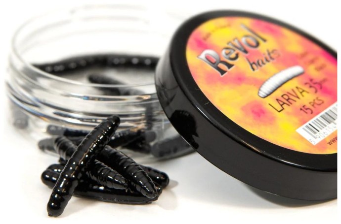 15kom - Gumeni Mamac Revol Baits Larva 35mm Sýr-Česnek