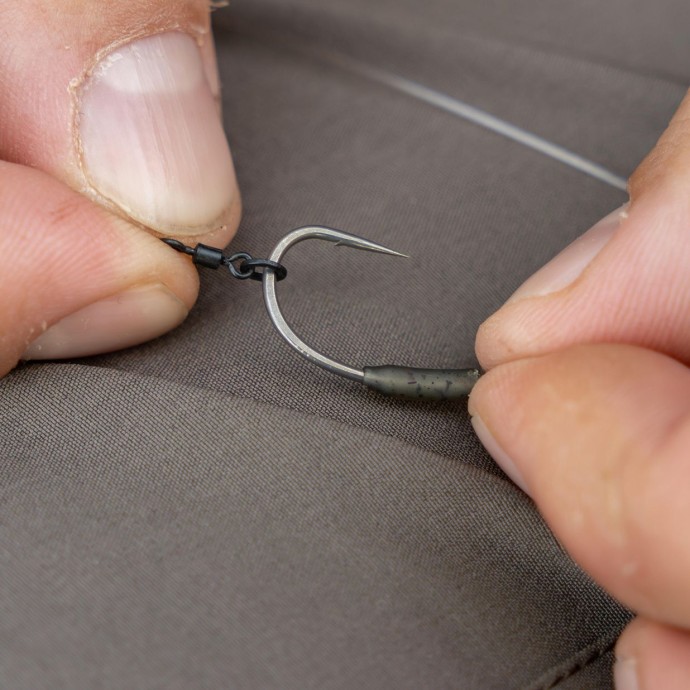 20kom - Vrtilica Avid Carp Outline Micro Ringed Hookbait Swivel Veličina 19