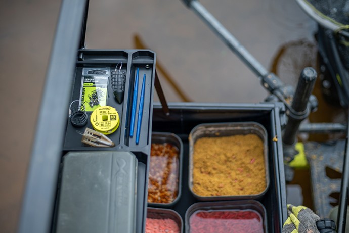 Bočni pladanj Matrix Pro Feeder Tray