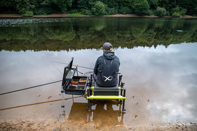Bočni pladanj Matrix Pro Feeder Tray