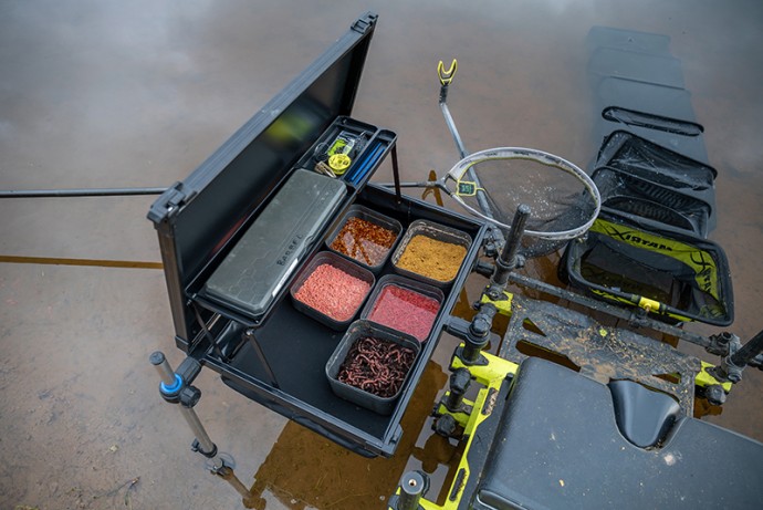 Bočni pladanj Matrix Pro Feeder Tray