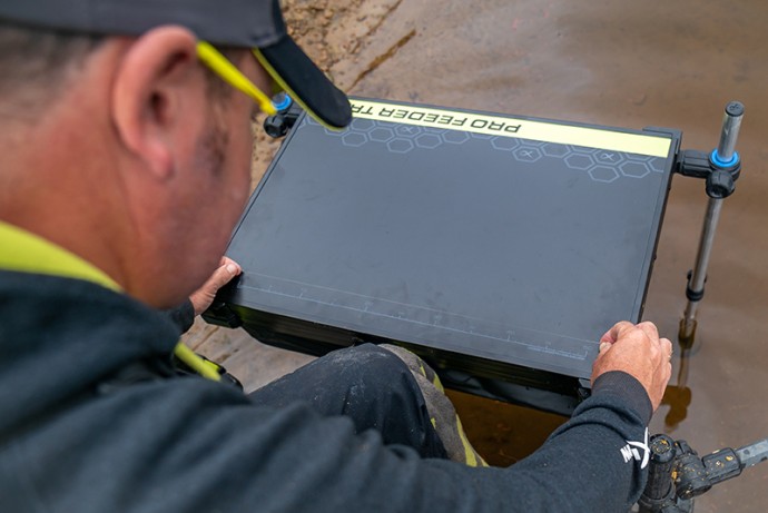 Bočni pladanj Matrix Pro Feeder Tray