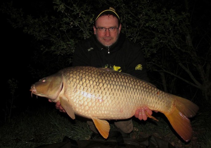 Boilies Mivardi Rapid Champion Platinum Sea 3,3kg + Kanta za hranu Rapid Box