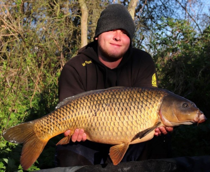 Boilies Mivardi Rapid Easy Catch Česnek & Chilli