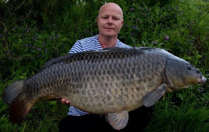 Boilies Mivardi Rapid Excellent Monster Crab 3,3kg + Kanta za hranu Rapid Box