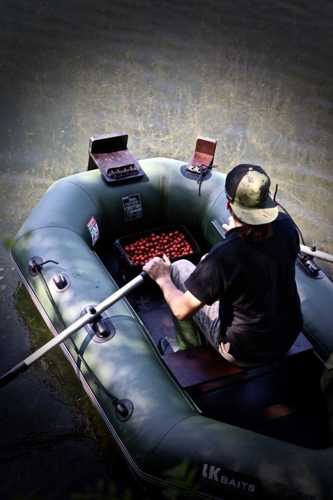 Čamac LK Baits s Lamelnim Dnom Thunder 240