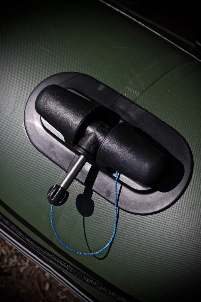 Čamac LK Baits s Lamelnim Dnom Thunder 240