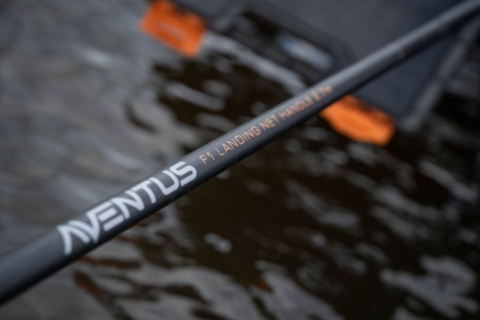 Drška za podmetač Guru Aventus 2,7m F1 Landing Net Handle