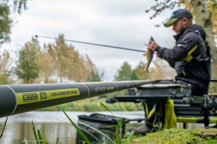 Drška za podmetač Matrix Ethos XR Power 3,5m Landing Net Handle