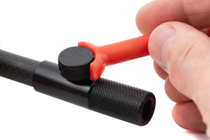 Držač štapa Fox Black Label Carbon Banksticks