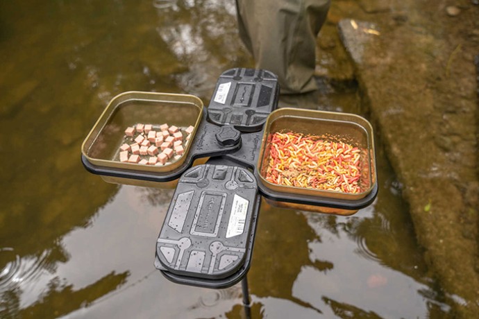 Držač za kutiju s mamcima Korum Compact Bait Water