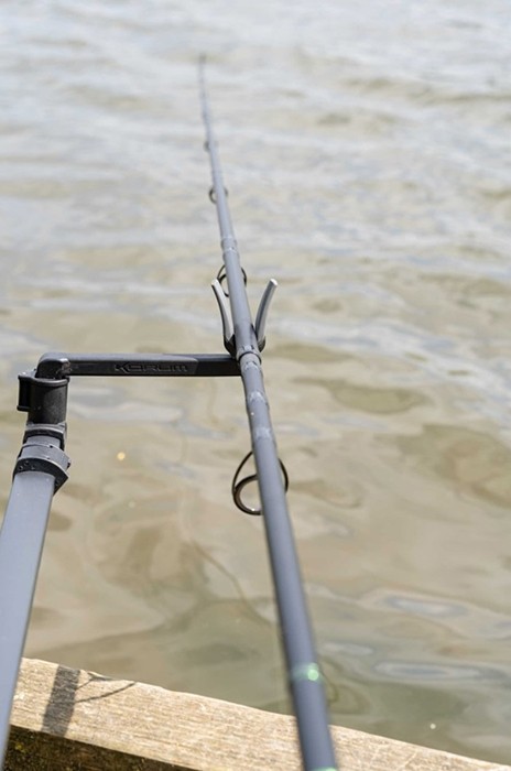 Feeder ruka Korum XS Rod Support Arm