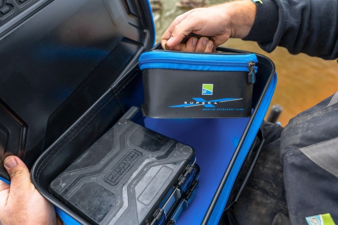 Futrola Preston Supera X Medium Eva Accessory Case