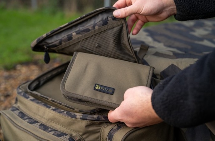 Futrola za dokumente Avid Carp RVS Licence Wallet