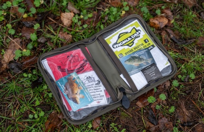 Futrola za dokumente Avid Carp RVS Licence Wallet