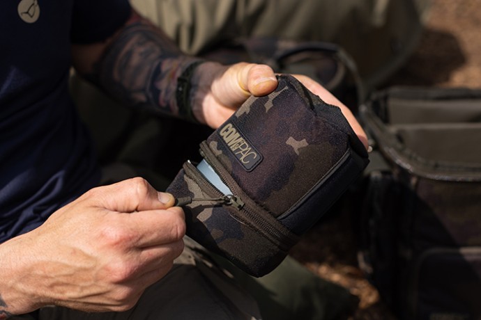 Futrola za plinsku bocu Korda Compac Gas Canister Jacket Dark Camo