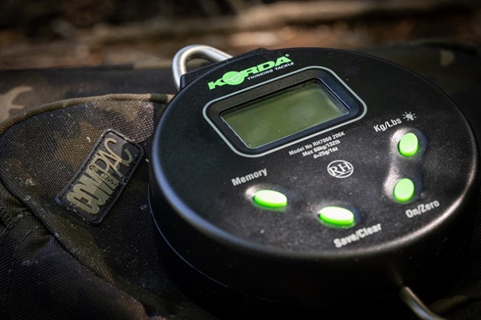 Futrola za vagu Korda Compac Digital Scales Pouch Dark Camo