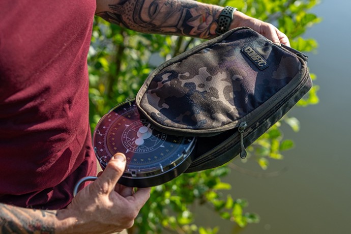 Futrola za vagu Korda Compac Scales Pouch Dark Camo