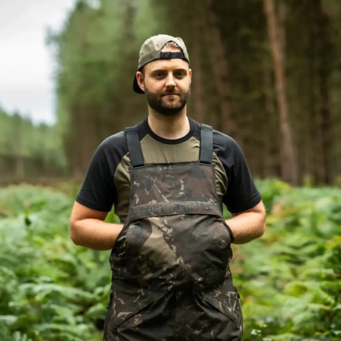 Hlače Nash Zero Tolerance Helluva Waterproof Bib and Brace Camo