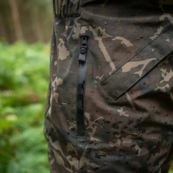 Hlače Nash Zero Tolerance Helluva Waterproof Bib and Brace Camo