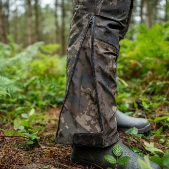 Hlače Nash Zero Tolerance Helluva Waterproof Bib and Brace Camo
