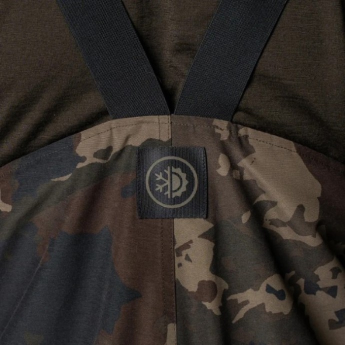 Hlače Nash Zero Tolerance Helluva Waterproof Bib and Brace Camo