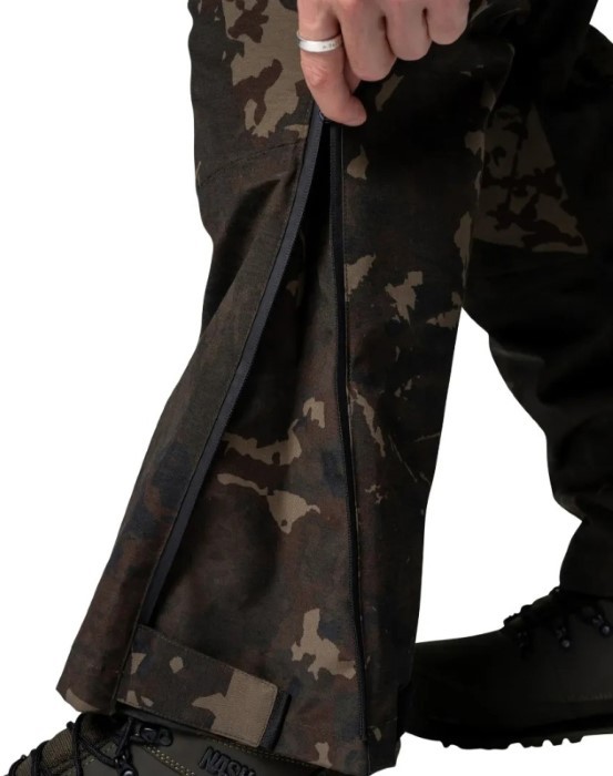 Hlače Nash Zero Tolerance Helluva Waterproof Bib and Brace Camo