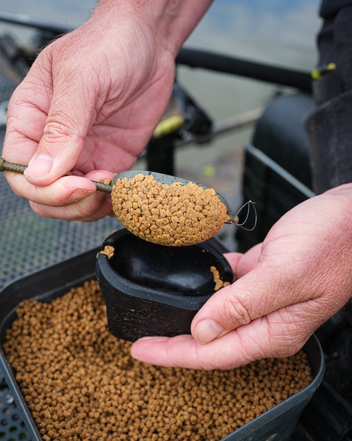 Hranilica Matrix Method Feeder XL Distance