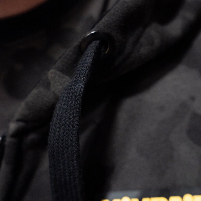 Jakna sa zatvaračem Mikbaits Black Camou Jogger Sherpa