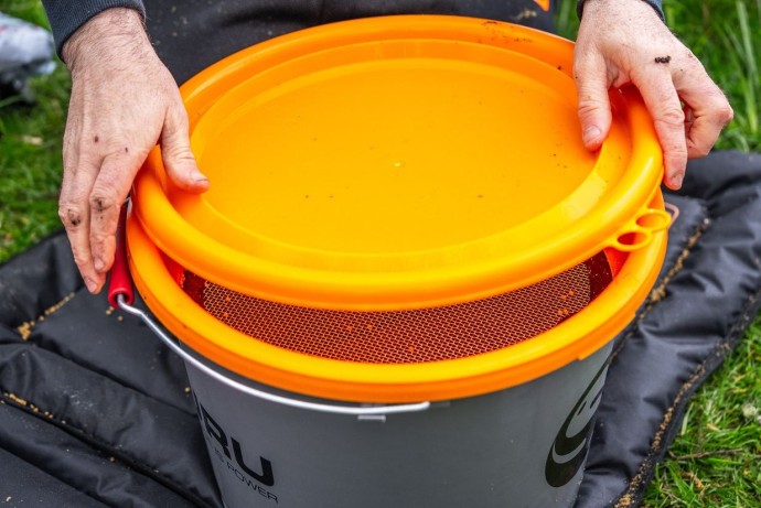 Kbelík Guru Bucket 18 ltr Grey