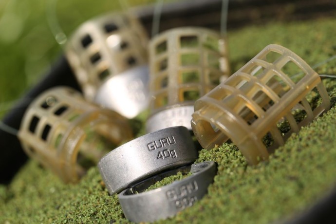 Krmítko Guru X-Change Distance Feeder Caged Small