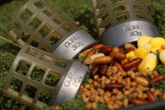 Krmítko Guru X-Change Distance Feeder Caged Small