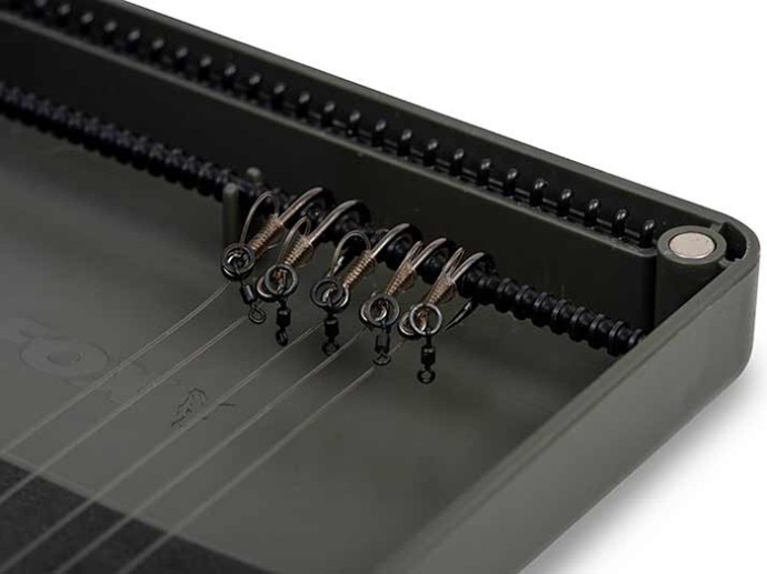 Kutija za predveze Fox Edges Medium Rig Box inc. 50 Pins