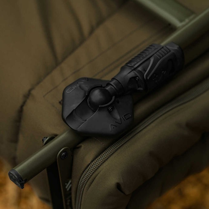 Ležaljka i Spavaća Vreća Avid Carp Revolve X System