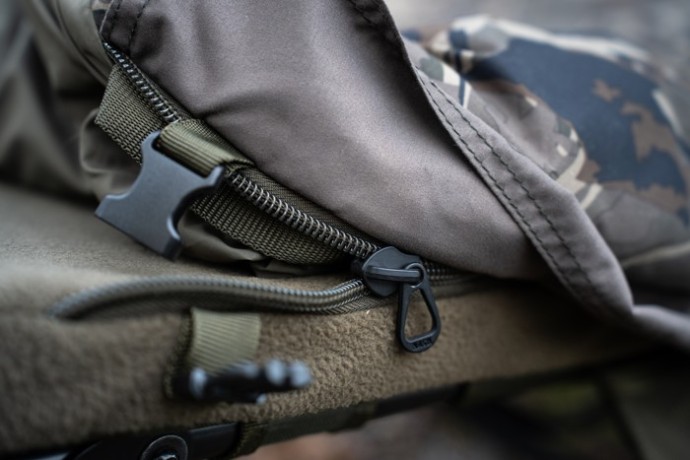 Ležaljka + Spavaća vreća Nash Indulgence HD40 8 Leg Sleep System Camo