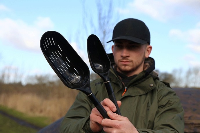 Lopatica za hranjenje Fox Particle Baiting Spoon