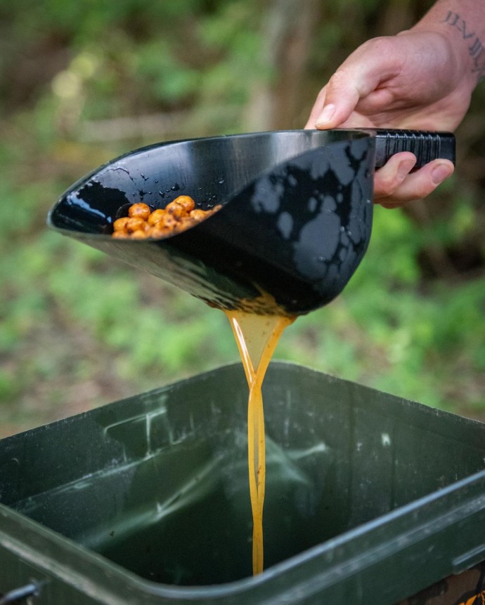 Lopatica za hranjenje Spomb Mega Bucket