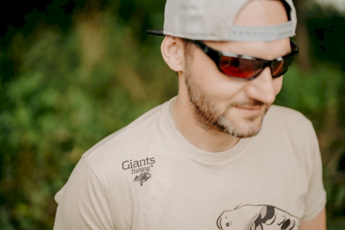 Majica Giants Fishing Muška Bež Plavajući Šaran