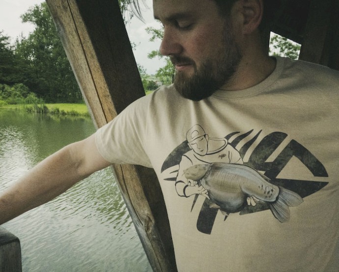 Majica Giants Fishing Muška Bež Ribič sa Šaranom