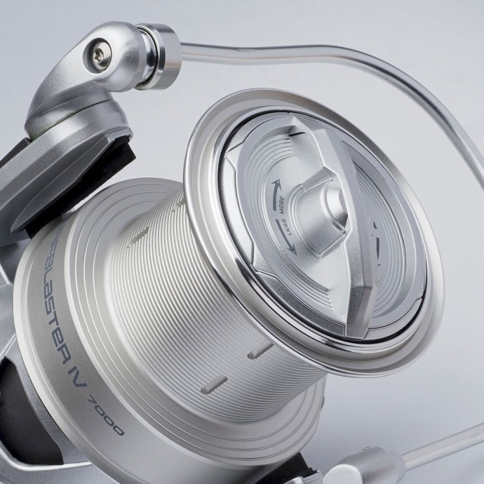 Navijak Penn Surfblaster IV Long Cast Silver