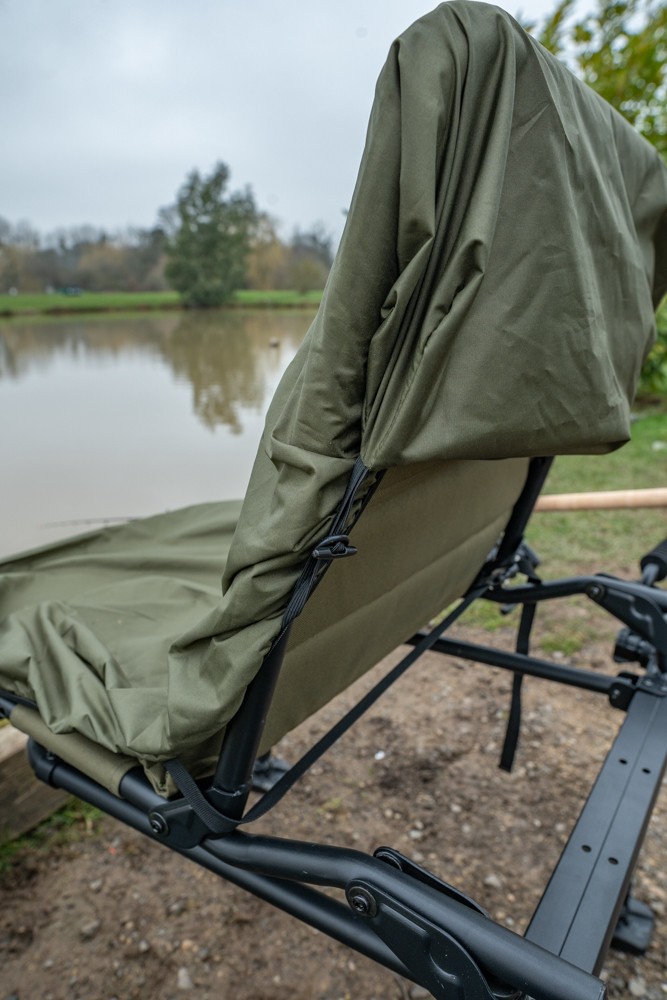Navlaka za stolicu Korum Universal Waterproof Chair Cover