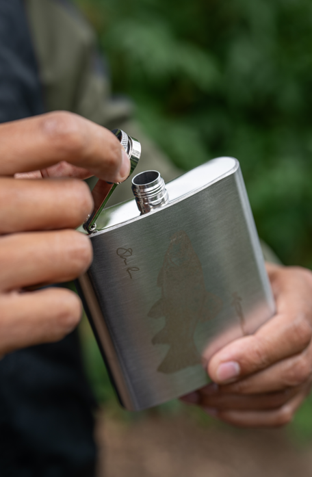 Pljoska Korum Classic Hip Flask Tench 7oz