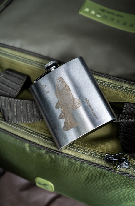 Pljoska Korum Classic Hip Flask Tench 7oz