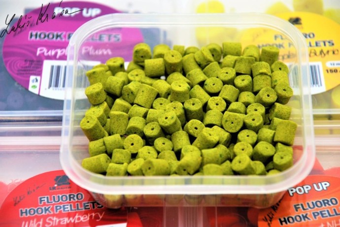 Plovoucí Pelety LK Baits Fluoro Pop-Up Hook Pellets 150ml Green Banana 8mm