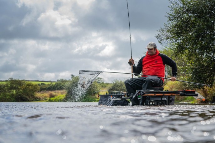 Podberáková Tyč Guru Aventus 2,7m F1 Landing Net Handle