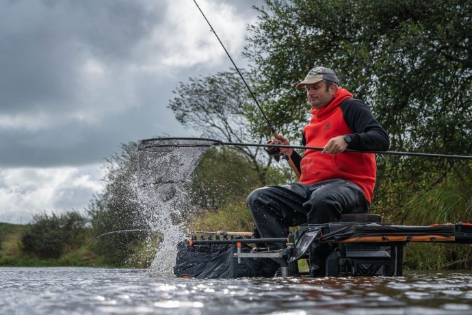 Podberáková Tyč Guru Aventus 2,7m F1 Landing Net Handle