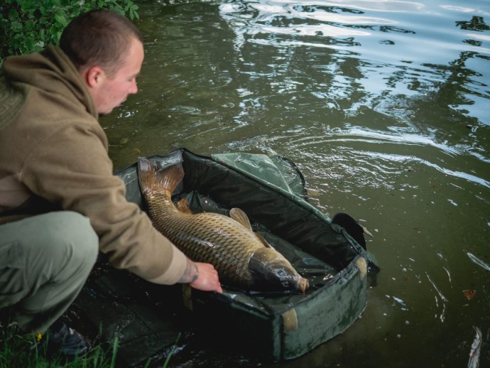 Podloška Giants Fishing Unhooking Mat Gaube