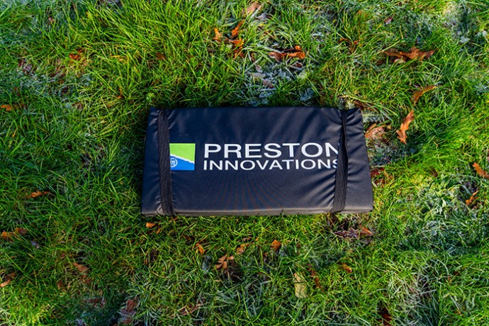 Podloška Preston Fold Away Unhooking Mat